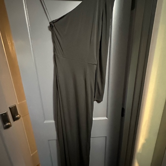 Nadine Merabi classic one shoulder gown - Picture 4 of 6